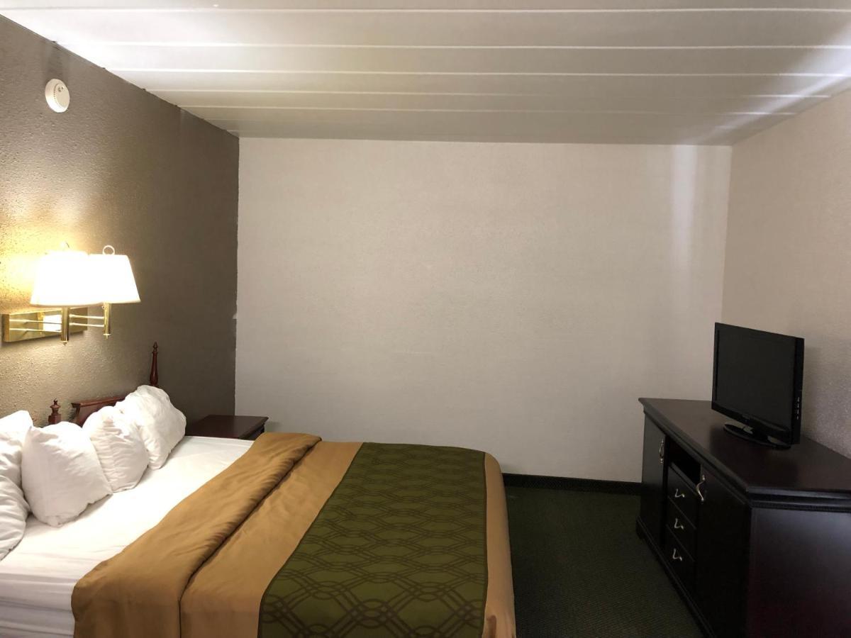 Econo Lodge Wisconsin Rapids Exterior photo