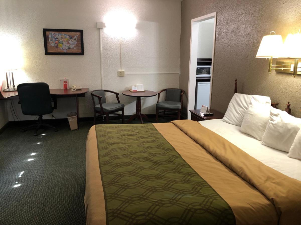 Econo Lodge Wisconsin Rapids Exterior photo