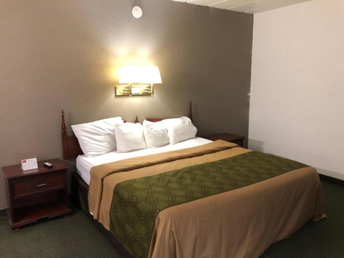 Econo Lodge Wisconsin Rapids Exterior photo