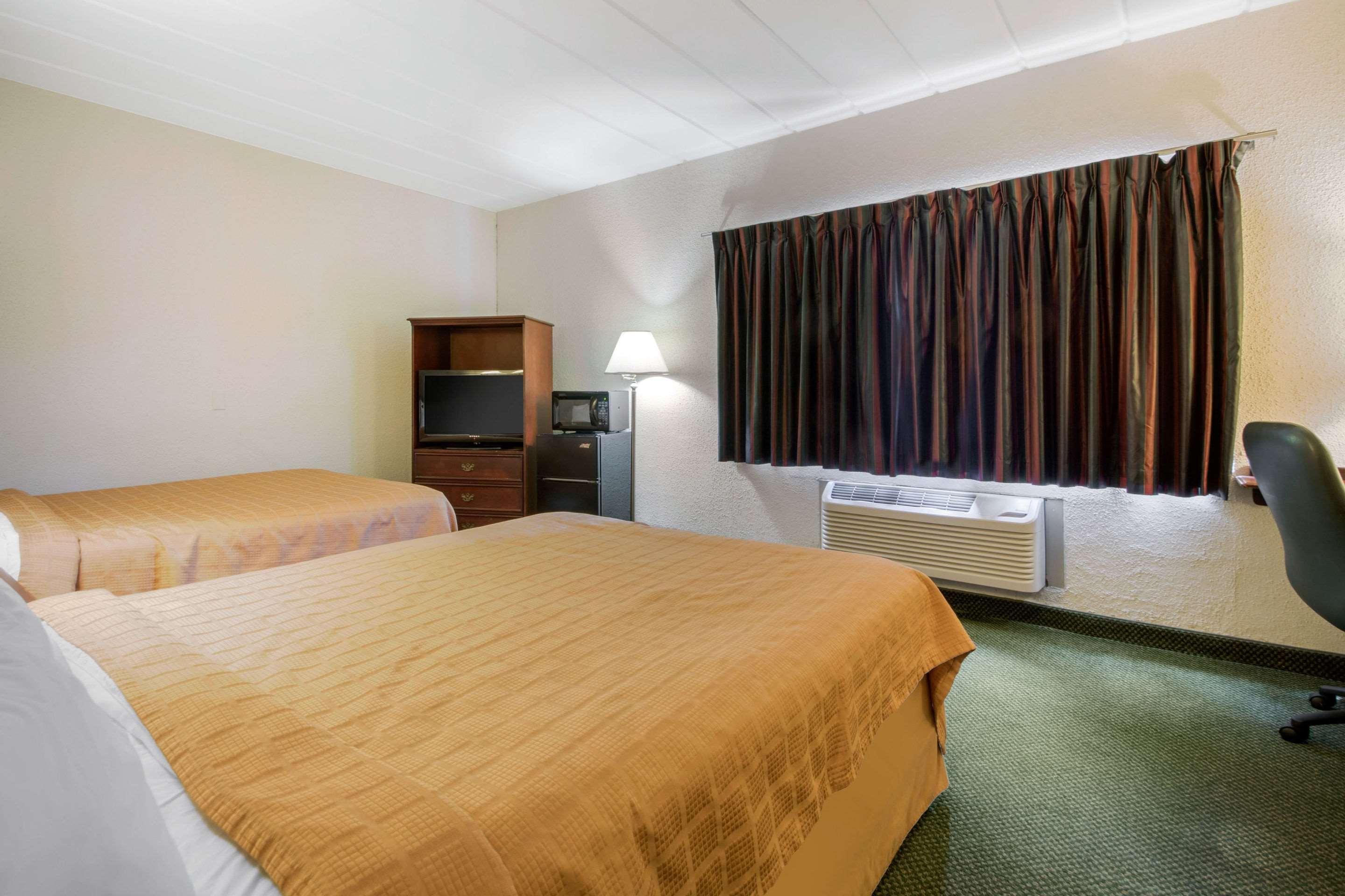 Econo Lodge Wisconsin Rapids Exterior photo