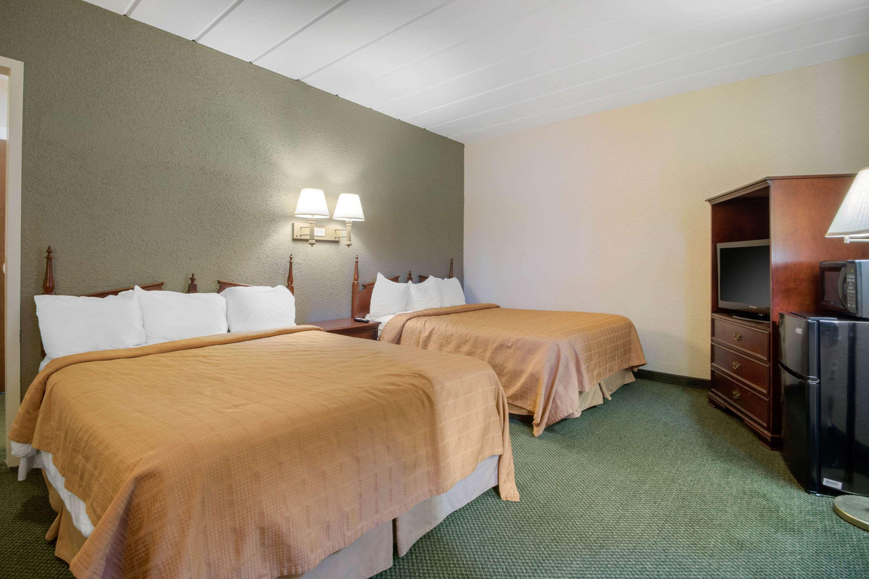 Econo Lodge Wisconsin Rapids Exterior photo