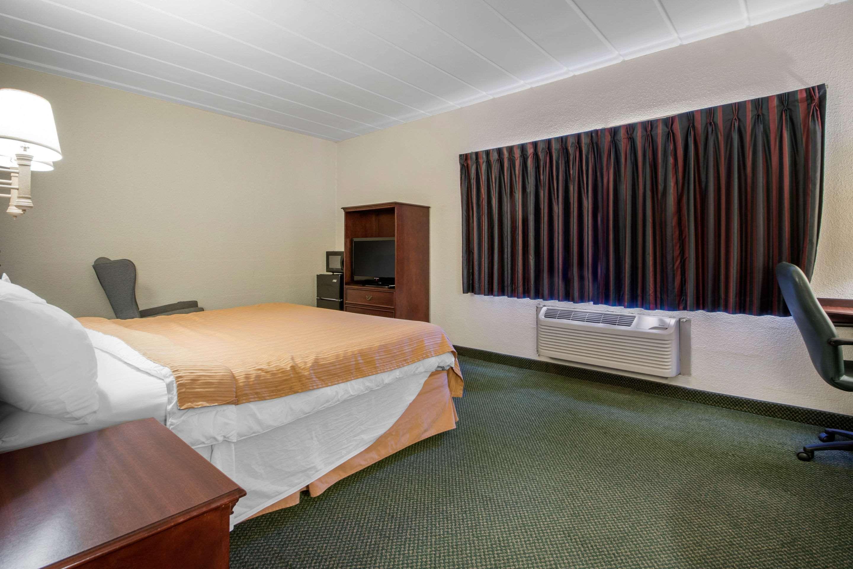 Econo Lodge Wisconsin Rapids Exterior photo