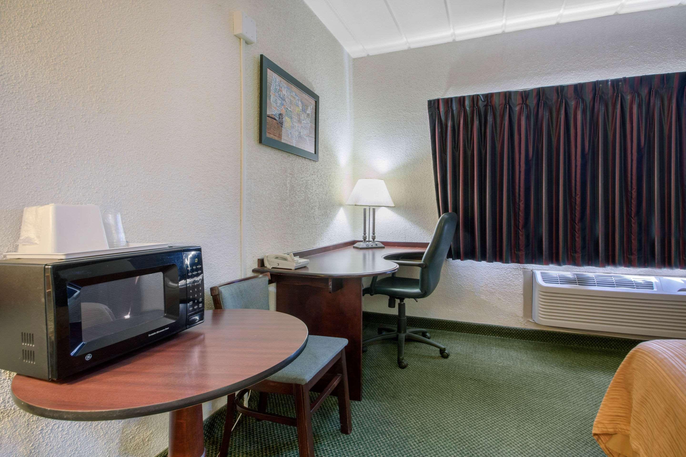 Econo Lodge Wisconsin Rapids Exterior photo