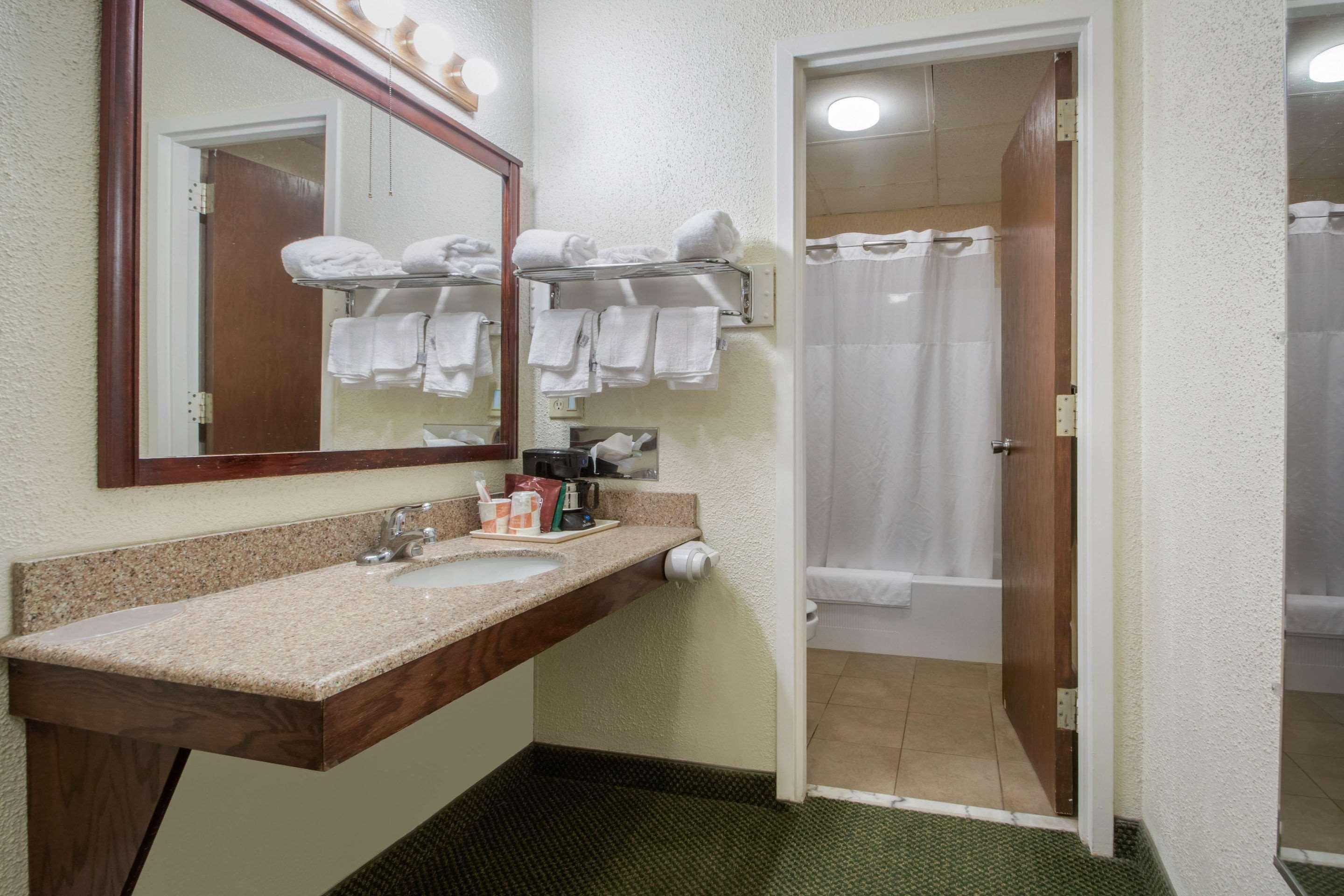 Econo Lodge Wisconsin Rapids Exterior photo