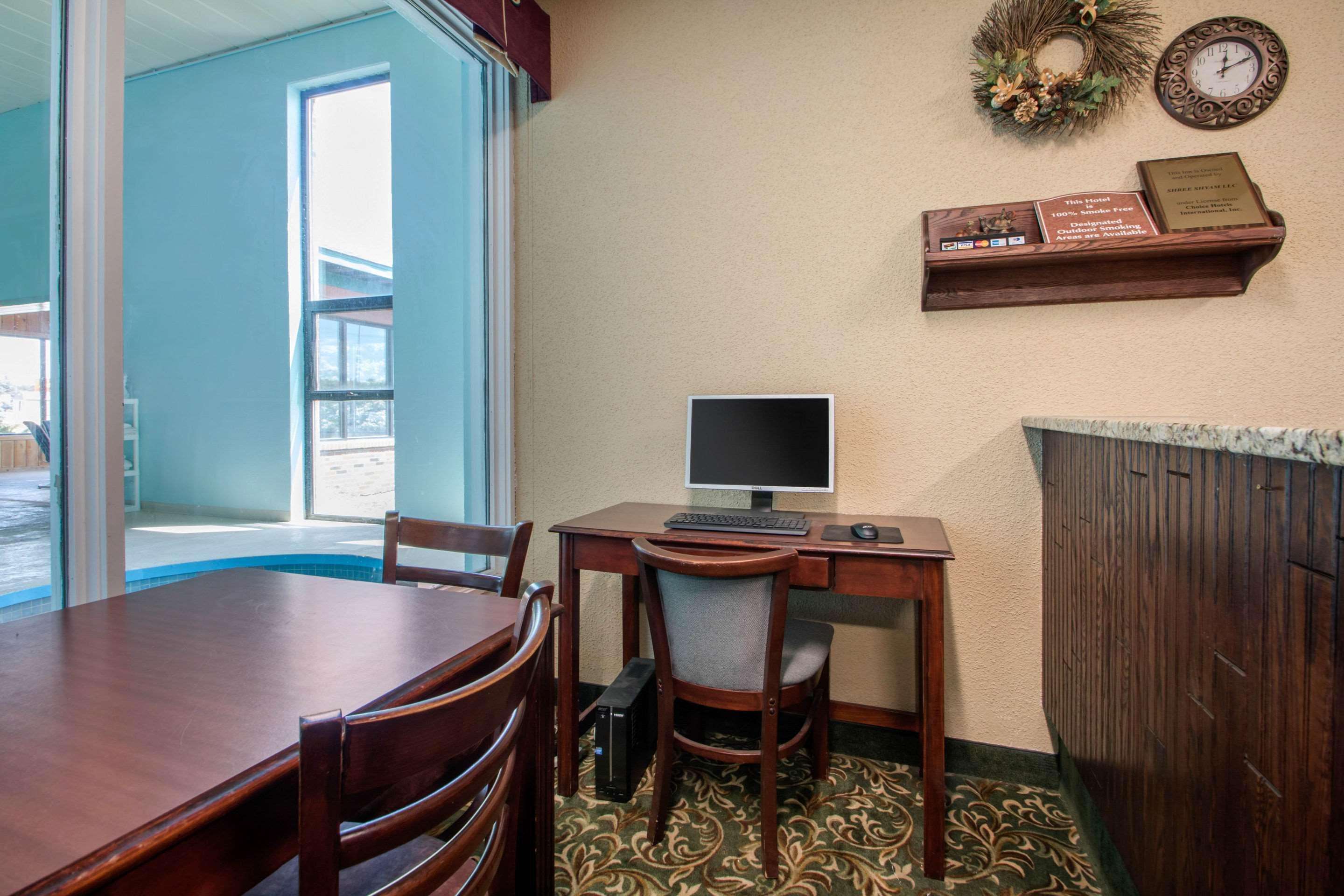 Econo Lodge Wisconsin Rapids Exterior photo