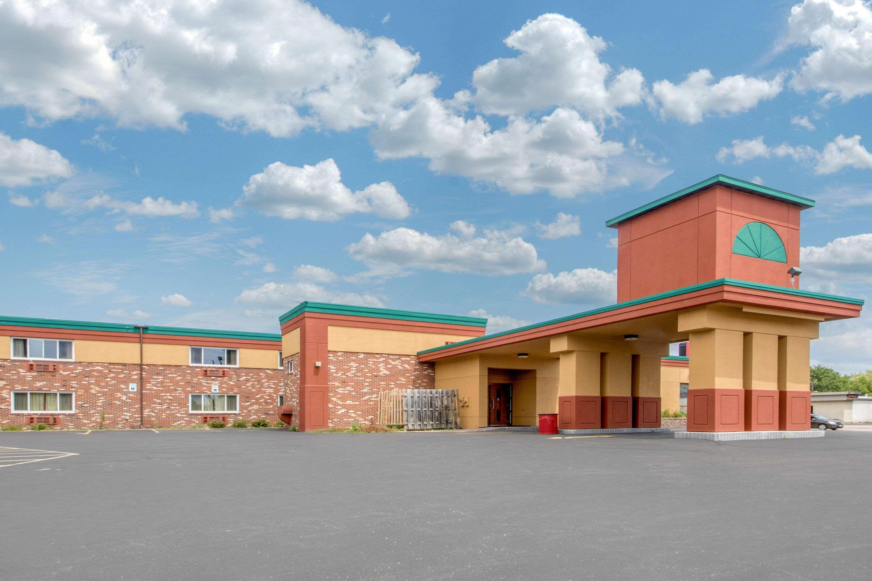 Econo Lodge Wisconsin Rapids Exterior photo