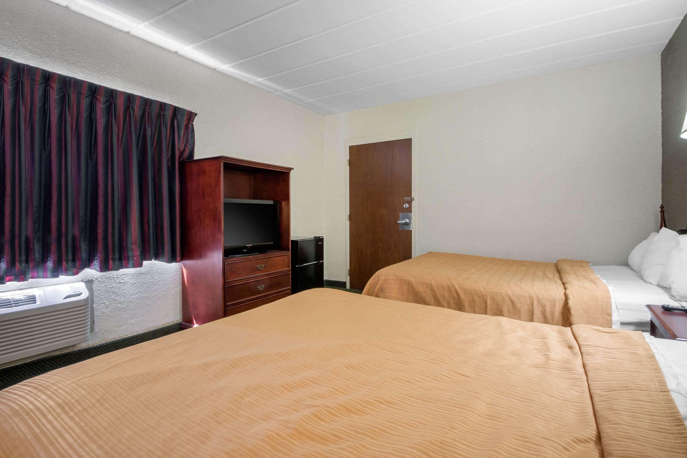 Econo Lodge Wisconsin Rapids Exterior photo
