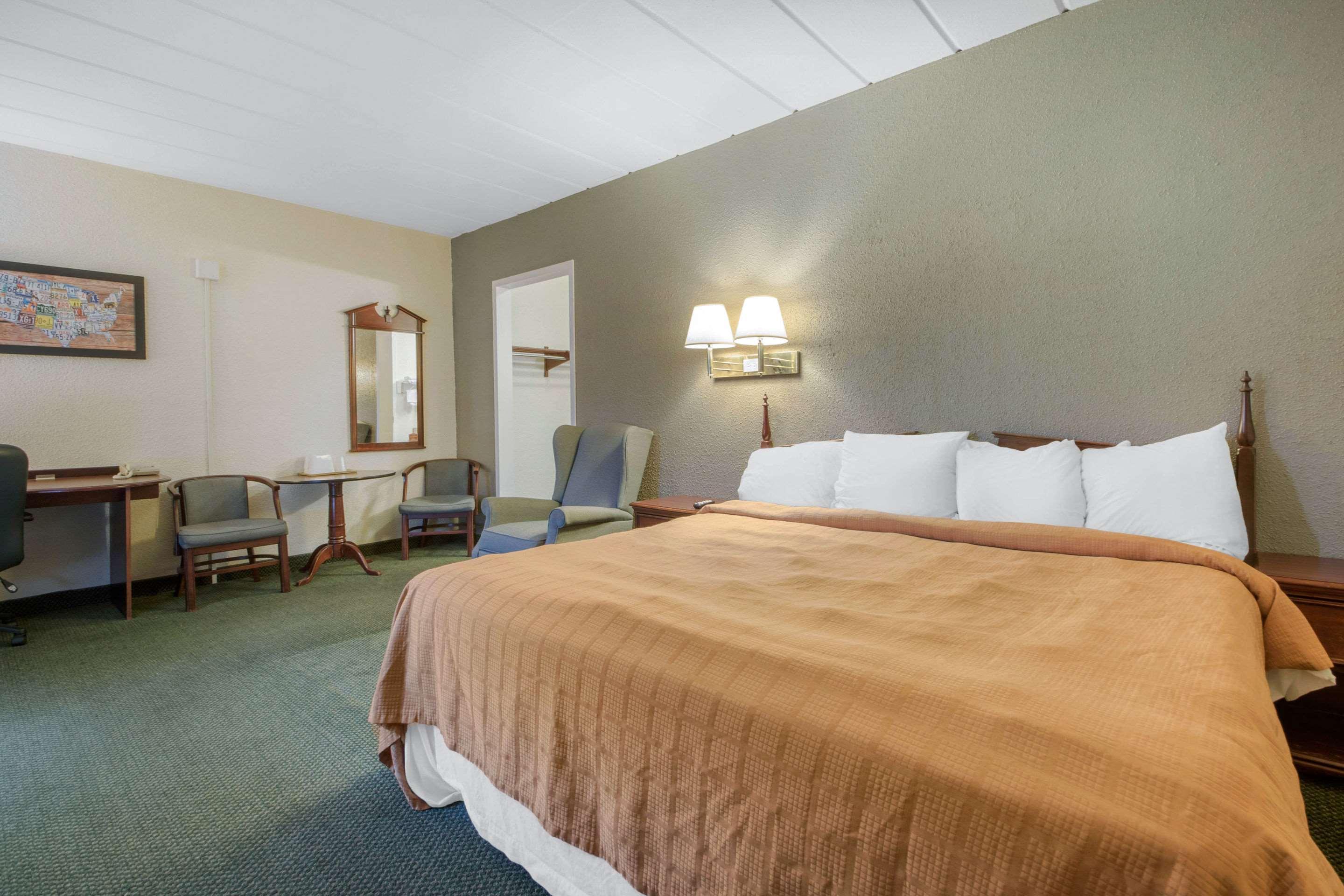 Econo Lodge Wisconsin Rapids Exterior photo