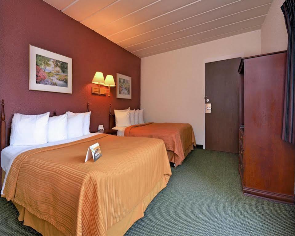 Econo Lodge Wisconsin Rapids Exterior photo